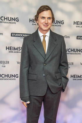 ABB HEIMSUCHUNG- Lars Eidinger zu Gast auf dem roten Teppich bei der Deutschland Premiere von Volker Schloendorff Kinofilm Heimsuchung im Kino International am 06.10.2026 in Berlin Berlin Deutschland