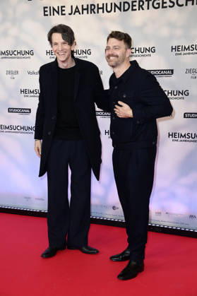 Sabin Tambrea und Friedrich Mücke bei der Premiere des Kinofilms Heimsuchung im Kino International. Berlin, 06.10.2026