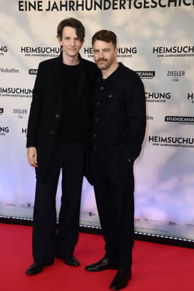 Sabin Tambrea und Friedrich Mücke bei der Premiere des Kinofilms Heimsuchung im Kino International. Berlin, 06.10.2026