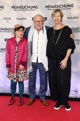 Nele Winkler, Volker Schlöndorff und Jenny Erpenbeck bei der Premiere des Kinofilms Heimsuchung im Kino International. Berlin, 06.10.2026