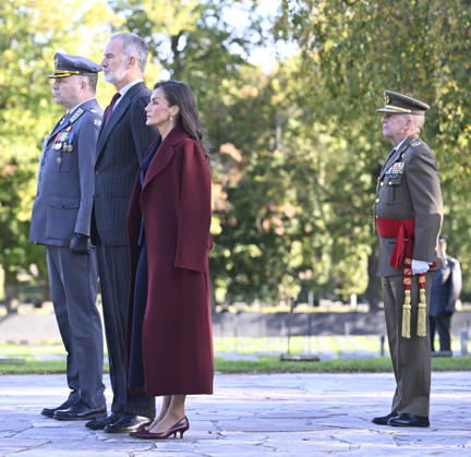 Spain s King Felipe and Queen Letizia take part in a wreath-laying ceremony at the Hietaniemi Cemetery in Helsinki, Finland, on October 7, 2026. Spain s King Felipe and Queen Letizia are on a two-day state visit to Finland. - HEIKKI SAUKKOMAA Helsinki Finland Copyright: xHeikkixSaukkomaax xy9hGtnf28Q
