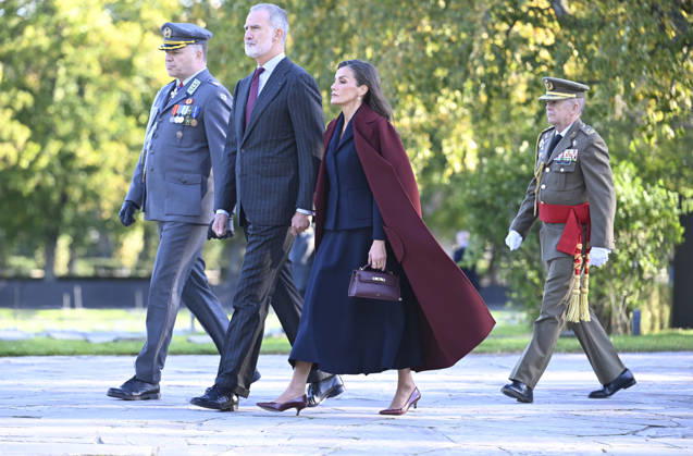 LKS 20261007 Spain s King Felipe and Queen Letizia take part in a wreath-laying ceremony at the Hietaniemi Cemetery in Helsinki, Finland, on October 7, 2026. Spain s King Felipe and Queen Letizia are on a two-day state visit to Finland. - HEIKKI SAUKKOMAA Helsinki Finland Copyright: xHeikkixSaukkomaax 5sAVzsd1o8c