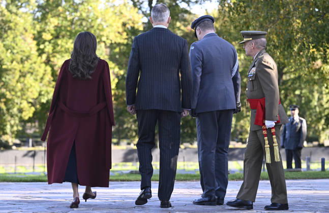 Spain s King Felipe and Queen Letizia take part in a wreath-laying ceremony at the Hietaniemi Cemetery in Helsinki, Finland, on October 7, 2026. Spain s King Felipe and Queen Letizia are on a two-day state visit to Finland. - HEIKKI SAUKKOMAA Helsinki Finland Copyright: xHeikkixSaukkomaax O2Tp5zYqp0w