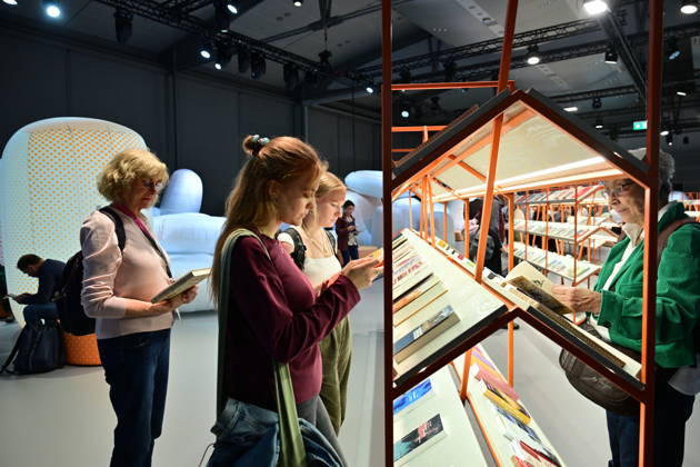 Eroeffnung der 78. Frankfurter Buchmesse am Mittwoch (07.10.2026) in Frankfurt am Main (Foto: Pavillon des Gastlandes Tschechien auf der Buchmesse). Zunaechst sind die Messehallen der Buchbranche vorbehalten, von Freitag 11 Uhr an bis zum Messeschluss am Sonntag sind auch Privatbesucher willkommen. Ehrengastland der Buchmesse ist in diesem Jahr Tschechien. Das Nachbarland praesentiert seine Literaturszene mit mehr als 100 Veranstaltungen. (Siehe epd-Meldung vom 07.10.2026)
