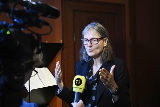STOCKHOLM, SWEDEN 20261007 Sara Linse, professor of physical chemistry and member of the Royal Swedish Academy of Sciences, as the Nobel Prize in Chemistry is announced at the Royal Swedish Academy of Sciences in Stockholm on Wednesday STOCKHOLM SWEDEN x10080x Copyright: xFredrikxSandberg TTx NOBELPRIS I KEMI TILLKÄNNAGIVANDE vueFqrTDekU