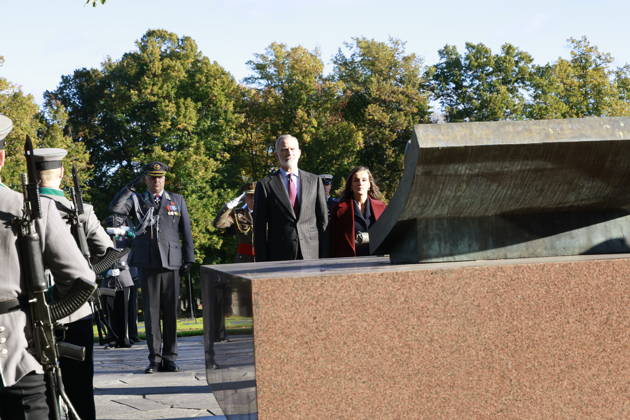07-10-2026 Finland King Felipe and Queen Letizia during the wreath-laying ceremony at Hietaniemi Cemetery, Finland s national cemetery and the final resting place of many former presidents and other prominent figures on the 2nd day of the 2 day statevisit to Finland. Â Copyright: xPPEx