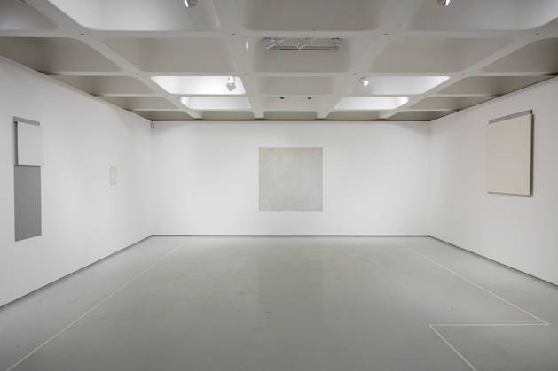 Robert Ryman: The Real Thing at Barbican Art Gallery, London, UK 7 October 2026 Orrin, 1967 (centre) with Arrow, 1976 (left) and Attendant, 1984 (right) on display at Robert Ryman: The Real Thing at the Barbican Art Gallery, London, UK, on 7 October 2026. The first significant UK exhibition of American minimalist and conceptual painter Robert Ryman (1930 2019) in over 30 years brings together six decades of work, on view from 8 October 2026., Credit:Pete Speller Avalon Copyright: xPetexSpellerx xAvalonx 1141198946