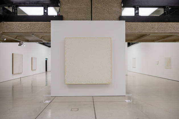 Robert Ryman: The Real Thing at Barbican Art Gallery, London, UK 7 October 2026 Cast 2, 1996 on display at Robert Ryman: The Real Thing at the Barbican Art Gallery, London, UK, on 7 October 2026. The first significant UK exhibition of American minimalist and conceptual painter Robert Ryman (1930 2019) in over 30 years brings together six decades of work, on view from 8 October 2026., Credit:Pete Speller Avalon Copyright: xPetexSpellerx xAvalonx 1141199015