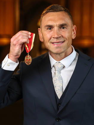 Investitures at Windsor Castle 07 10 2026. Windsor, UK. Sir Kevin Sinfield receives the Honour of Knighthood from The Prince of Wales at an investiture ceremony at Windsor Castle, Berkshire., Credit:Andrew Parsons Kensington Palace B66 Avalon United Kingdom, England, Windsor Copyright: xAndrewxParsonsx xKensingtonxPalacex xB66x xAvalonx 1141202866