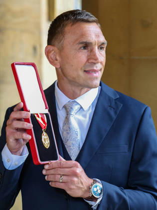 Investitures at Windsor Castle 07 10 2026. Windsor, UK. Sir Kevin Sinfield receives the Honour of Knighthood from The Prince of Wales at an investiture ceremony at Windsor Castle, Berkshire., Credit:Andrew Parsons Kensington Palace B66 Avalon United Kingdom, England, Windsor Copyright: xAndrewxParsonsx xKensingtonxPalacex xB66x xAvalonx 1141202884
