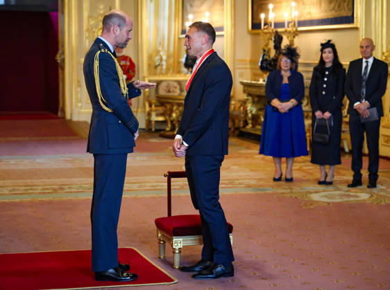 Investitures at Windsor Castle 07 10 2026. Windsor, UK. Sir Kevin Sinfield receives the Honour of Knighthood from The Prince of Wales at an investiture ceremony at Windsor Castle, Berkshire., Credit:Andrew Parsons Kensington Palace B66 Avalon United Kingdom, England, Windsor Copyright: xAndrewxParsonsx xKensingtonxPalacex xB66x xAvalonx 1141202899