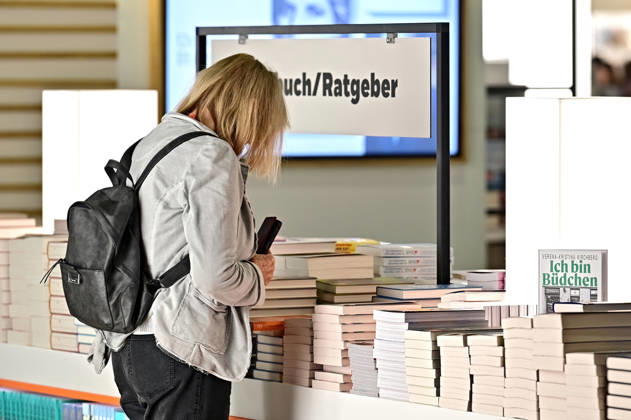Frankfurter Buchmesse 2026. Besucher der Frankfurter Buchmesse am 07.10.2026. 20261007MWI151296