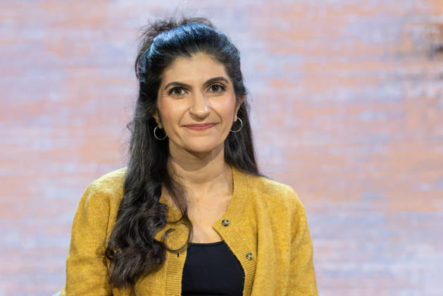 Buchmesse Frankfurt 2026 Die Trägerin des Deutschen Buchpreises 2026, Shida Bazyar, präsentiert auf der Literaturbühne von ARD, ZDF und 3sat ihr prämiertes Buch Die Lücken., Frankfurt am Main Hessen Deutschland Messegelände