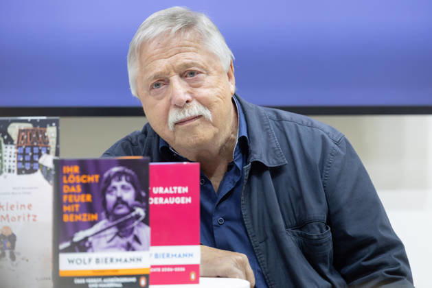 Buchmesse Frankfurt 2026 Wolf Biermann spricht über die Auszüge aus seinen Tagebüchern und sein bewegtes Leben. Buchtitel: Ihr löscht das Feuer mit Benzin., Frankfurt am Main Hessen Deutschland Messegelände