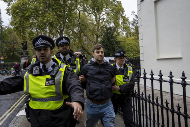 Pro-Israel Counter-Protest Disrupts Pro-Palestine Student March Russell Square, London, October 7, 2026 A pro-Palestine student march travelled from Lincoln™s Inn Fields towards Russell Square, where pro-Israel counter-protesters gathered with Israeli flags and placards. The counter-protest disrupted the student demonstration as police maintained a presence and kept the two groups separated., Credit:Zak Irfan Avalon Copyright: xZakxIrfanx xAvalonx 1141227623