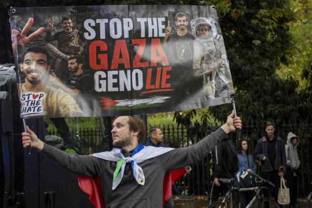 Pro-Israel Counter-Protest Disrupts Pro-Palestine Student March Russell Square, London, October 7, 2026 A pro-Palestine student march travelled from Lincoln™s Inn Fields towards Russell Square, where pro-Israel counter-protesters gathered with Israeli flags and placards. The counter-protest disrupted the student demonstration as police maintained a presence and kept the two groups separated., Credit:Zak Irfan Avalon Copyright: xZakxIrfanx xAvalonx 1141227627