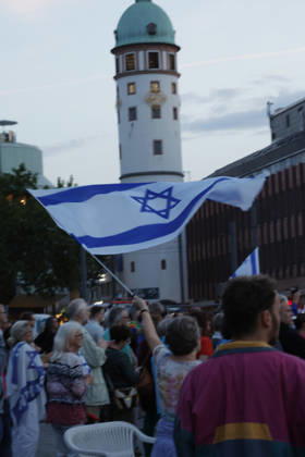 Gedenken 7.10.23 07.10.2026 Drei Jahre nach dem HAMAS Angriff auf Israel mit 1200 getöteten Menschen und 251 Menschen als Geiseln gedenken auf dem Friedensplatz mit einer Installation und einer zentralen Kundgebung zahlreiche Darmstädter. Schirmherr ist Oberbürgermeister Hanno Benz. Darmstadt Hessen Deutschland