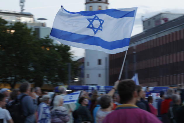 Gedenken 7.10.23 07.10.2026 Drei Jahre nach dem HAMAS Angriff auf Israel mit 1200 getöteten Menschen und 251 Menschen als Geiseln gedenken auf dem Friedensplatz mit einer Installation und einer zentralen Kundgebung zahlreiche Darmstädter. Schirmherr ist Oberbürgermeister Hanno Benz. Darmstadt Hessen Deutschland
