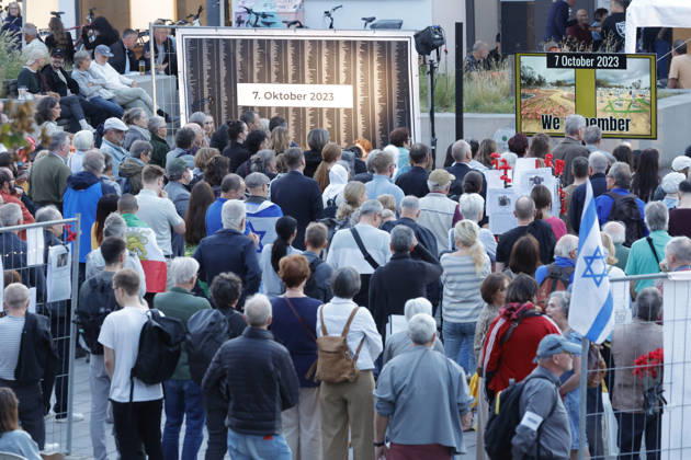 Gedenken 7.10.23 07.10.2026 Drei Jahre nach dem HAMAS Angriff auf Israel mit 1200 getöteten Menschen und 251 Menschen als Geiseln gedenken auf dem Friedensplatz mit einer Installation und einer zentralen Kundgebung zahlreiche Darmstädter. Schirmherr ist Oberbürgermeister Hanno Benz. Darmstadt Hessen Deutschland