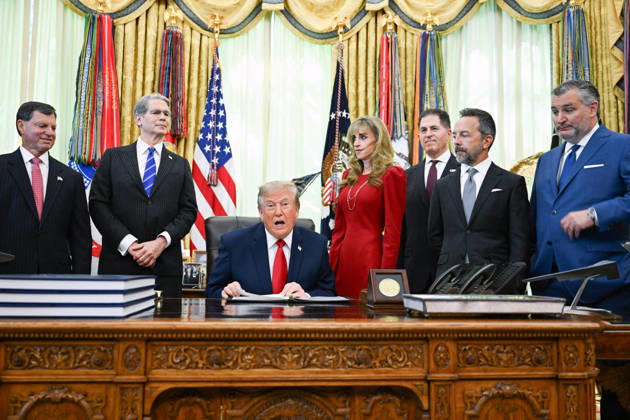 Trump Makes Oval Office Announcement WASHINGTON, DC - OCT. 7: US President Donald Trump makes an announcement in the Oval Office on Wednesday, Oct. 7, 2026 at the White House in Washington, D.C. (Photo by Annabelle Gordon Pool For The Washington Post) Washington DC United States Copyright: xPool ABACAx