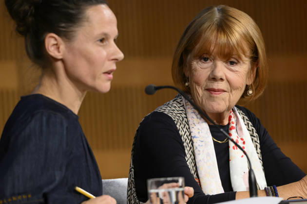 Gisele Pelicot bei Buchpräsentation in Frankfurt Die Französin Gisele Pelicot spricht am 07.10.2026 in der Deutschen Nationalbibliothek in Frankfurt über ihre Memoiren Eine Hymne an das Leben. Die Scham muss die Seite wechseln. Die ausverkaufte Veranstaltung findet zum Beginn der Frankfurter Buchmesse statt. Pelicot wurde durch den Prozess gegen ihren Ex-Mann und zahlreiche weitere Angeklagte international bekannt und entwickelte sich mit ihrem öffentlichen Auftreten zu einer prominenten Stimme gegen die Beschämung von Opfern sexualisierter Gewalt.