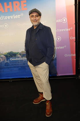 Oezguer Karadeniz attends the photo call for the 40th anniversary of the series *Großstadtrevier* on October 7, 2026 at the Astor Film Lounge in Hamburg, Germany 40th anniversary *Großstadtrevier* photo call in Hamburg, Germany