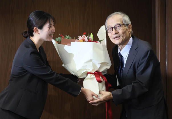 October 7, 2026, Tokyo, Japan - Japanese chemist Kenso Soai of professor emeritus at the Tokyo University of Science (TUS) receives a flower bouquet as he won the Nobel Prize in Chemistry at the TUS campus Tokyo on Wednesday, October 7, 2026. Soai and French chemist Henri Kagan won the prize to discover non-linear effects and autocatalysis in asymmetric organic synthesis (photo by Yoshio Tsunoda AFLO) aflo_354043907