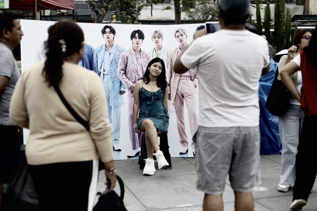 BTS Arirang tour kicks off in Peru LIMA, PERU - OCTOBER 7: Thousands of BTS fans known as ARMY gather around San Marcos Stadium ahead of the first of three concerts the South Korean band is set to perform in Lima, Peru on October 7, 2026. Fans from across Peru and abroad arrived early to attend the highly anticipated show from BTS s Arirang world tour. Klebher Vasquez Anadolu Lima Peru. Editorial use only. Please get in touch for any other usage. Copyright: x2026xAnadoluxKlebherxVasquezx