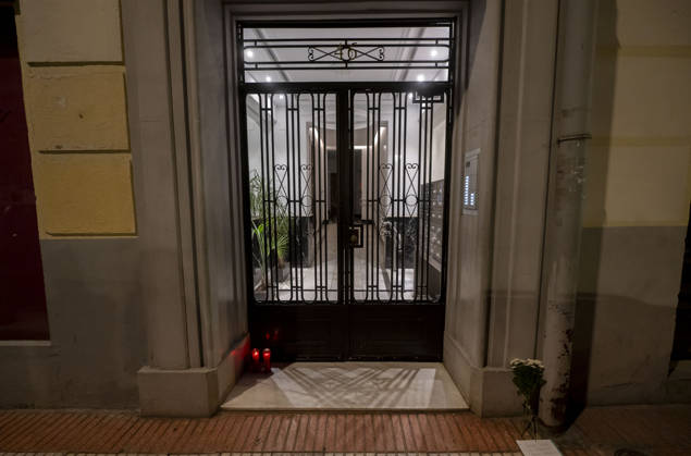 Maricarmen Abascal, who became a symbol of the fight for housing after her eviction, has died. Candles and flowers at Maricarmen’s home, October 7, 2026, in Madrid, Spain. Maricarmen Abascal, who became a symbol of the housing rights movement that led to the Puerta del Sol encampment after being evicted from the home in Retiro where she had lived for 70 years, died on Wednesday, as confirmed by the Tenants’ Union. The woman had been hospitalized at Gregorio Maranón Hospital since September 23. On that day, she was carried out on a stretcher from her home on Alcalde Sainz de Baranda Street after the eviction order was enforced, despite protests from dozens of activists, and transferred to the Madrid hospital due to her fragile health. OCTOB Copyright: xAlbertoxOrtegax 7827333