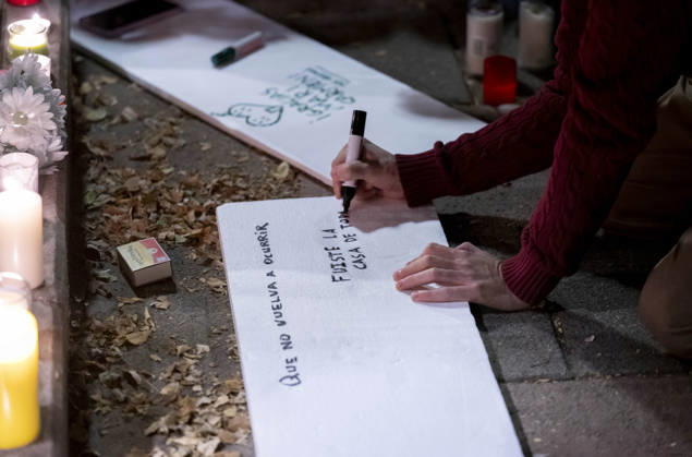 Maricarmen Abascal, who became a symbol of the fight for housing after her eviction, has died. Several people leave candles and messages at Maricarmen’s home on October 7, 2026, in Madrid, Spain. Maricarmen Abascal, who became a symbol of the housing rights movement that led to the Puerta del Sol encampment after being evicted from the home in Retiro where she had lived for 70 years, died on Wednesday, as confirmed by the Tenants’ Union. The woman had been hospitalized at Gregorio Maranón Hospital since September 23. On that day, she was carried out on a stretcher from her home on Alcalde Sainz de Baranda Street after the eviction order was enforced, despite protests from dozens of activists, and transferred to the Madrid hospital due to h Copyright: xAlbertoxOrtegax 7827360