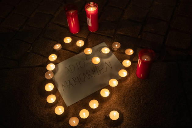 Maricarmen Abascal, who became a symbol of the fight for housing after her eviction, has died. Several people left candles and messages for Maricarmen in front of the Congress of Deputies on October 7, 2026, in Madrid, Spain. Maricarmen Abascal, who became a symbol of the housing rights movement that led to the Puerta del Sol encampment after being evicted from the home in Retiro where she had lived for 70 years, died on Wednesday, as confirmed by the Tenants’ Union. The woman had been hospitalized at Gregorio Maranón Hospital since September 23. On that day, she was carried out on a stretcher from her home on Alcalde Sainz de Baranda Street after the eviction order was enforced, despite protests from dozens of activists, and transferred t Copyright: xFernandoxSanchezx 7827389