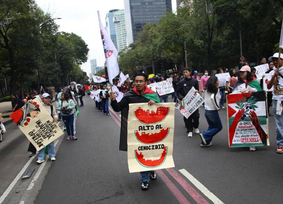 October 7, 2026: TO-45388 & x2013; Mexico City, October 7, 2026: Hundreds of students from the Rafael Ram& xed;rez National Federation of Revolutionary Students are protesting against the genocide in Palestine at the former U.S. Embassy site in Mexico City, where they smashed pi& xf1;atas bearing the likenesses of Donald Trump and Benjamin Netanyahu. Photo: Ian Robles .com.mx - ZUMAcs4_ 20261007_faa_cs4_136 Copyright: xClasosx