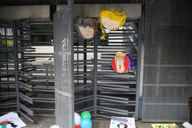 October 7, 2026: TO-45388 & x2013; Mexico City, October 7, 2026: Hundreds of students from the Rafael Ram& xed;rez National Federation of Revolutionary Students are protesting against the genocide in Palestine at the former U.S. Embassy site in Mexico City, where they smashed pi& xf1;atas bearing the likenesses of Donald Trump and Benjamin Netanyahu. Photo: Ian Robles .com.mx - ZUMAcs4_ 20261007_faa_cs4_143 Copyright: xClasosx