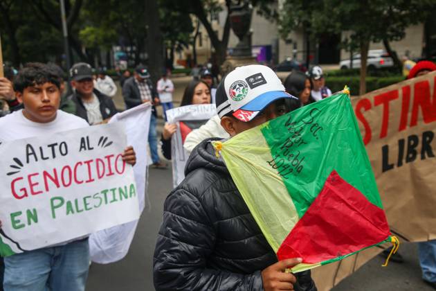 October 7, 2026: TO-45388 & x2013; Mexico City, October 7, 2026: Hundreds of students from the Rafael Ram& xed;rez National Federation of Revolutionary Students are protesting against the genocide in Palestine at the former U.S. Embassy site in Mexico City, where they smashed pi& xf1;atas bearing the likenesses of Donald Trump and Benjamin Netanyahu. Photo: Ian Robles .com.mx - ZUMAcs4_ 20261007_faa_cs4_145 Copyright: xClasosx