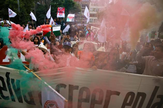 October 7, 2026: TO-45388 & x2013; Mexico City, October 7, 2026: Hundreds of students from the Rafael Ram& xed;rez National Federation of Revolutionary Students are protesting against the genocide in Palestine at the former U.S. Embassy site in Mexico City, where they smashed pi& xf1;atas bearing the likenesses of Donald Trump and Benjamin Netanyahu. Photo: Ian Robles .com.mx - ZUMAcs4_ 20261007_faa_cs4_150 Copyright: xClasosx