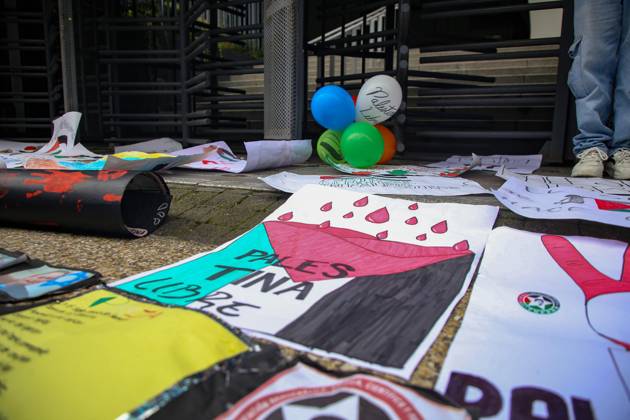 October 7, 2026: TO-45388 & x2013; Mexico City, October 7, 2026: Hundreds of students from the Rafael Ram& xed;rez National Federation of Revolutionary Students are protesting against the genocide in Palestine at the former U.S. Embassy site in Mexico City, where they smashed pi& xf1;atas bearing the likenesses of Donald Trump and Benjamin Netanyahu. Photo: Ian Robles .com.mx - ZUMAcs4_ 20261007_faa_cs4_174 Copyright: xClasosx