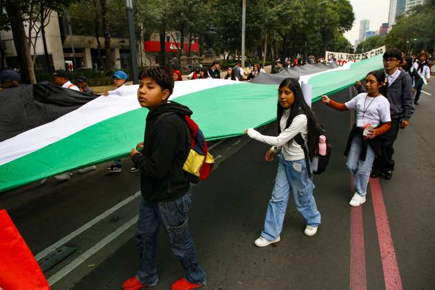 October 7, 2026: TO-45388 & x2013; Mexico City, October 7, 2026: Hundreds of students from the Rafael Ram& xed;rez National Federation of Revolutionary Students are protesting against the genocide in Palestine at the former U.S. Embassy site in Mexico City, where they smashed pi& xf1;atas bearing the likenesses of Donald Trump and Benjamin Netanyahu. Photo: Ian Robles .com.mx - ZUMAcs4_ 20261007_faa_cs4_192 Copyright: xClasosx