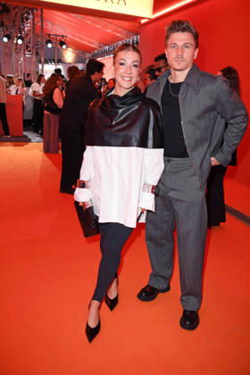 Chris Krömer mit Freundin Sabrina Nickel bei der ABOUT YOU OPERA FASHION SHOW im Admiralspalast in Berlin am 07.10.2026