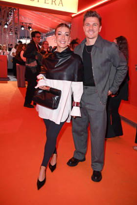 Chris Krömer mit Freundin Sabrina Nickel bei der ABOUT YOU OPERA FASHION SHOW im Admiralspalast in Berlin am 07.10.2026