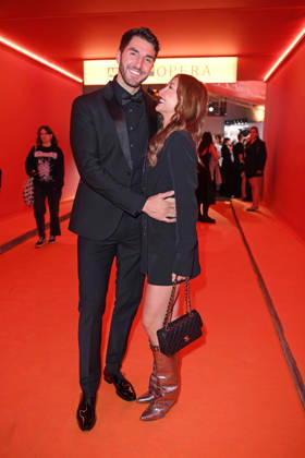 Dennis Gries mit Freundin Katharina Katja Geretschuchin bei der ABOUT YOU OPERA FASHION SHOW im Admiralspalast in Berlin am 07.10.2026