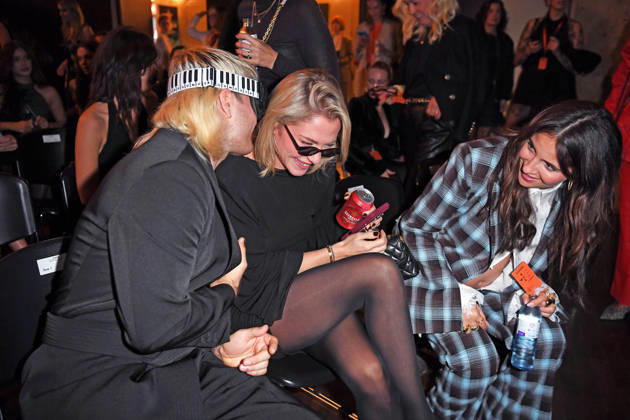 Ski Aggu (August Jean Diederich), Valentina Pahde, Chryssanthi Kavazi bei der ABOUT YOU OPERA FASHION SHOW im Admiralspalast in Berlin am 07.10.2026