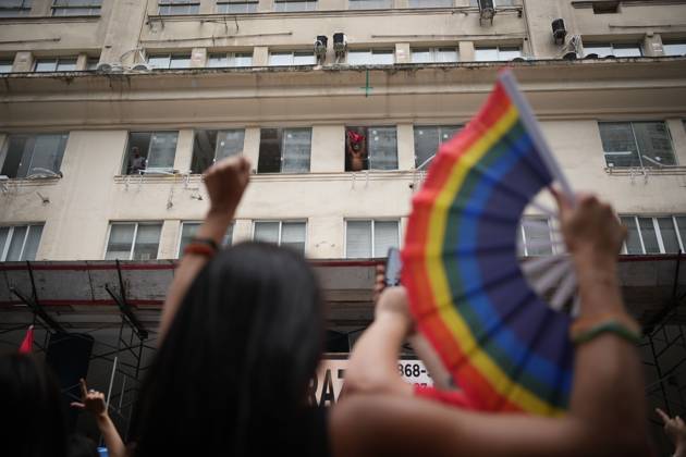 October 7, 2026, Rio De Janeiro, Brazil: RIO DE JANEIRO, BRAZIL, OCTOBER 7, 2026: Students, youth organizations and activists march through central Rio de Janeiro in support of President Luiz Inacio Lula da Silva and against presidential candidate Flavio Bolsonaro ahead of Brazil s presidential runoff. Demonstrators marched from Candelaria to Cinelandia carrying pro-Lula and anti-far-right banners while calling for the defense of democracy, public education and student rights. Lula and Bolsonaro will face each other in the second round of the presidential election on October 25. Photo: JNA PRESS Rio De Janeiro Brazil - ZUMAq101 20261007_zna_q101_368 Copyright: xMarianaxGreifx