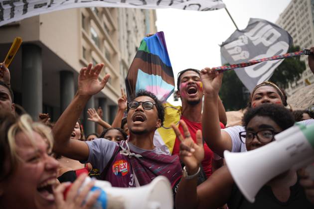 October 7, 2026, Rio De Janeiro, Brazil: RIO DE JANEIRO, BRAZIL, OCTOBER 7, 2026: Students, youth organizations and activists march through central Rio de Janeiro in support of President Luiz Inacio Lula da Silva and against presidential candidate Flavio Bolsonaro ahead of Brazil s presidential runoff. Demonstrators marched from Candelaria to Cinelandia carrying pro-Lula and anti-far-right banners while calling for the defense of democracy, public education and student rights. Lula and Bolsonaro will face each other in the second round of the presidential election on October 25. Photo: JNA PRESS Rio De Janeiro Brazil - ZUMAq101 20261007_zna_q101_373 Copyright: xMarianaxGreifx
