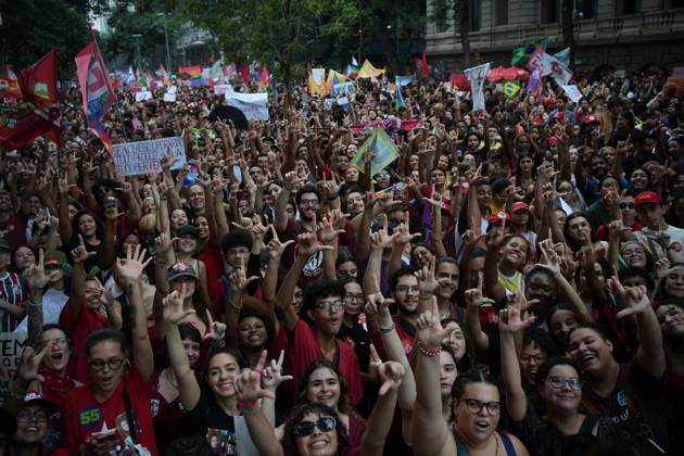 October 7, 2026, Rio De Janeiro, Brazil: RIO DE JANEIRO, BRAZIL, OCTOBER 7, 2026: Students, youth organizations and activists march through central Rio de Janeiro in support of President Luiz Inacio Lula da Silva and against presidential candidate Flavio Bolsonaro ahead of Brazil s presidential runoff. Demonstrators marched from Candelaria to Cinelandia carrying pro-Lula and anti-far-right banners while calling for the defense of democracy, public education and student rights. Lula and Bolsonaro will face each other in the second round of the presidential election on October 25. Photo: JNA PRESS Rio De Janeiro Brazil - ZUMAq101 20261007_zna_q101_375 Copyright: xMarianaxGreifx