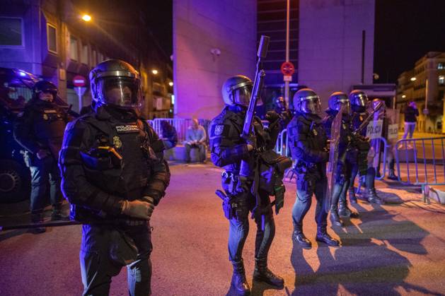 Demonstrations following Maricarmen s death in Madrid, Spain - 7 Oct 2026 Riot police stand guard during a demonstration over Maricarmen s death in Madrid. Hundreds of people are demonstrating in central Madrid following the death of Maricarmen—the octogenarian evicted from her apartment after it was purchased by a real estate investment fund—an event that has sparked protests across Spain and contributed to the call for early elections. Madrid Spain Copyright: xDavidxCanalesx xSOPAxImagesx David-Canales-1456742