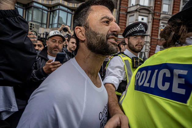 Pro-Israeil counter protestors challenge pro-Palestine demonstrators in London, UK - 7 OCT 2026. A protester seen chanting slogans behind the police cordon separating pro-Israeli counter-protestors from pro-Palestine demonstrators in central London on the 3rd anniversary of Hamas attack. Pro-Palestine activists from Central London Universities chose the 3rd anniversary of the October 7th attack by Hamas to protest against Israel’s war on Gaza. They clashed en route with pro-Israeli counter protestors. The demonstration was arranged by an inter-uni coalition that includes King’s College and LSE. London United Kingdom Copyright: xLabxMox xSOPAxImagesx LabMO_Oct_7th_Uni_Protest_SOPA_10