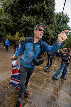 Pro-Israeil counter protestors challenge pro-Palestine demonstrators in London, UK - 7 OCT 2026. A man seen challenging pro-Palestine demonstrators while holding a flag for choosing the 3rd anniversary of the October 7th attack by Hamas to protest against Israel’s war on Gaza. Pro-Palestine activists from Central London Universities chose the 3rd anniversary of the October 7th attack by Hamas to protest against Israel’s war on Gaza. They clashed en route with pro-Israeli counter protestors. The demonstration was arranged by an inter-uni coalition that includes King’s College and LSE. London United Kingdom Copyright: xLabxMox xSOPAxImagesx LabMO_Oct_7th_Uni_Protest_SOPA_27