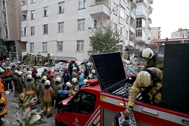 Partial collapse occurs in 7-story building in Istanbul s Maltepe district ISTANBUL, TURKIYE - OCTOBER 8: Search and rescue operations are launched after the lower floors of a seven-story building partially collapse in Maltepe district of Istanbul, Turkiye, on October 8, 2026. Murat Sengul Anadolu Istanbul Turkey. Editorial use only. Please get in touch for any other usage.  Copyright: x2026xAnadoluxMuratxSengulx
