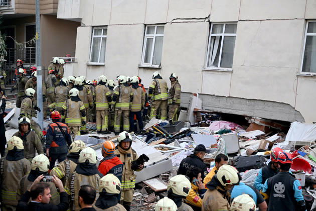 Partial collapse occurs in 7-story building in Istanbul s Maltepe district ISTANBUL, TURKIYE - OCTOBER 8: Search and rescue operations are launched after the lower floors of a seven-story building partially collapse in Maltepe district of Istanbul, Turkiye, on October 8, 2026. Murat Sengul Anadolu Istanbul Turkey. Editorial use only. Please get in touch for any other usage.  Copyright: x2026xAnadoluxMuratxSengulx