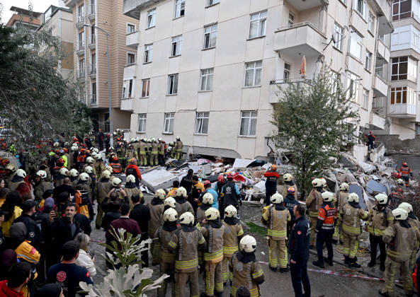 Partial collapse occurs in 7-story building in Istanbul s Maltepe district ISTANBUL, TURKIYE - OCTOBER 8: Search and rescue operations are launched after the lower floors of a seven-story building partially collapse in Maltepe district of Istanbul, Turkiye, on October 8, 2026. Murat Sengul Anadolu Istanbul Turkey. Editorial use only. Please get in touch for any other usage.  Copyright: x2026xAnadoluxMuratxSengulx